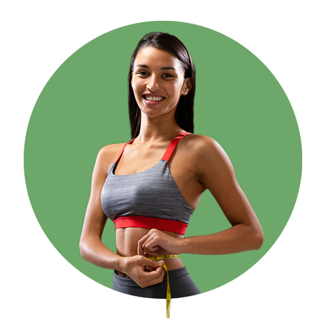 personal trainer a medir o tamanho da cintura